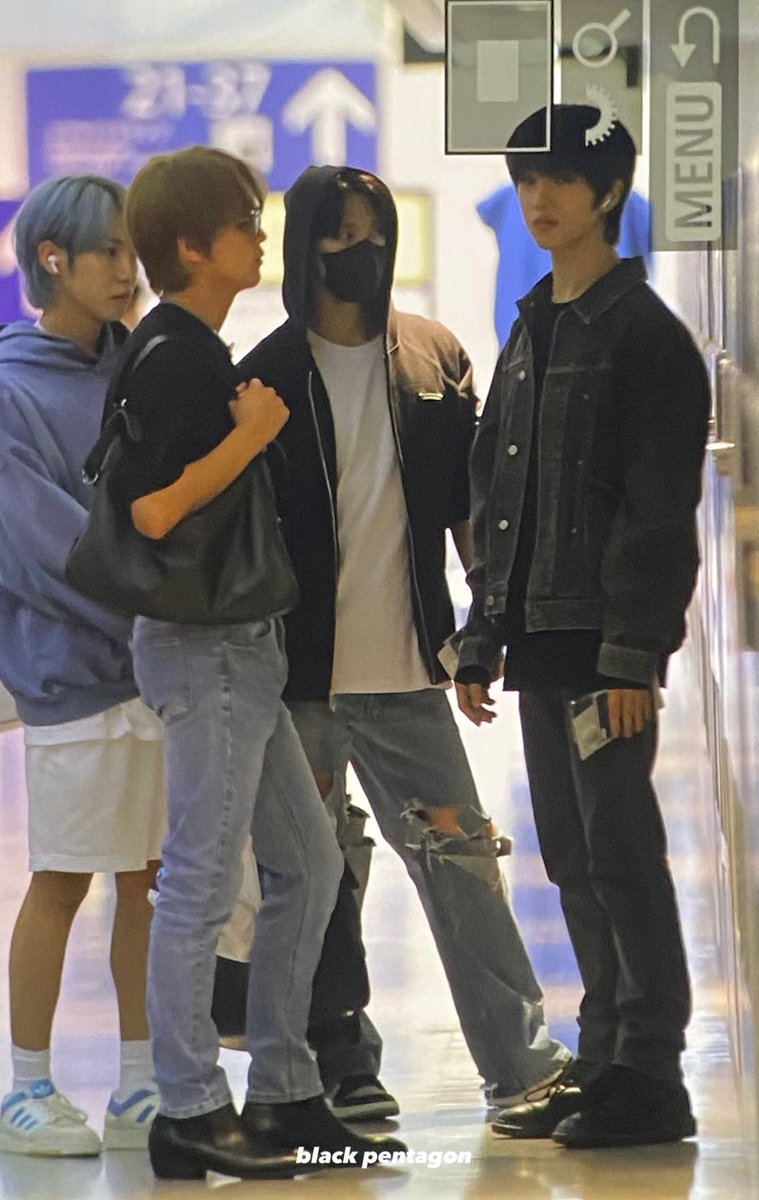 anak setinggi itu dihadapkan dengan kakak kakaknya yang lebih kecil tapi sangar