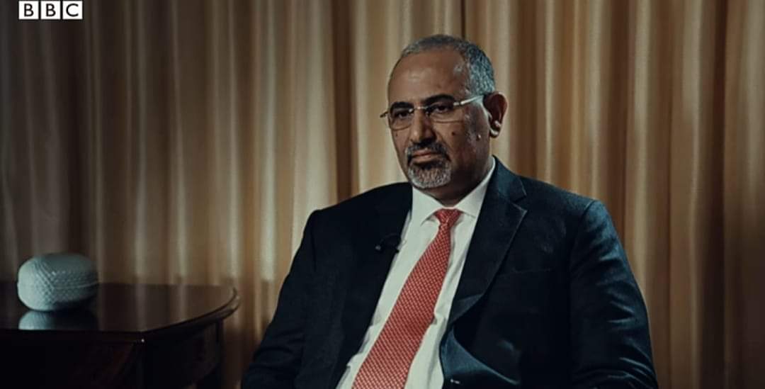سالوا عيدروس بعد الظهور المخزي له في تقرير قناة bbc من ورطك هذي الورطة .؟
- قال الفريق الي حولي.
قالوا له طيب ليش مايكونوا الي حولك متعلمين واصحاب خبرة .؟
قال وش سوي مامعنا الا ذولا ماحد عندنا في زبيد متعلم كلهم مقاوته وخاياطيين..
😁🤣😆🐒🐒😆🤣😁
🐒🔻شـــــــــــــيز🔻🐒