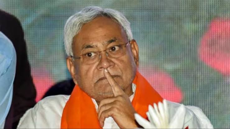raviakaras17445's tweet photo. कैसा बिहार, जहां का CM है पलटीमार ?
#BiharPolitics
#तेजस्वीयादव #नीतीशकुमार
#BJP4IND #BJP #bjp4bih #TejashwiYadav #LaluPrasadYadav
#LaluYadav #लालूयादव #JDU
#bihar #बिहार_की_राजनीति #बिहार_राजनीति #बिहार #crics #NitishKumar #NitishKumarRejoiningNDA https://t.co/gSyRcDkn8N