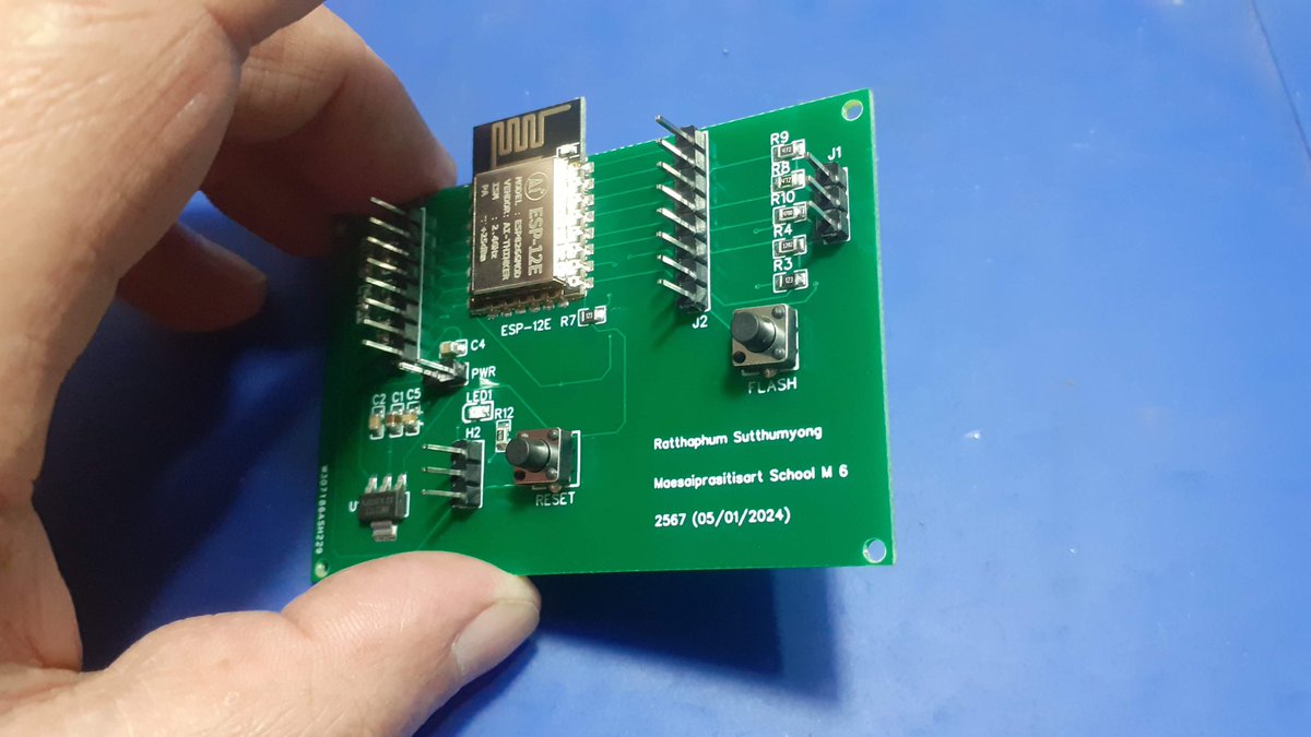 JeanRedelinghu1's tweet photo. I challenged a student to create his own ESP8266-based development board. He accepted, and this is the result. The PCB is not perfect, but it is great for his first-ever try, and it works too!

https://t.co/868xVNCAwe

#makeriot2020
#pcbway
#diyelectronics
#esp8266 https://t.co/yUucyKDM3V