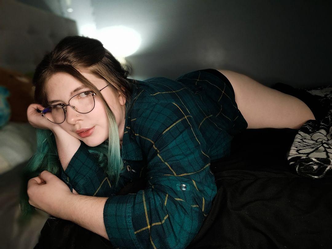 Fckingcloudsbro's tweet photo. I'm having a sale!! Check out my onlyfans link in bio!!

Curvygirl onlyfans thick stoner https://t.co/WhvY3Yapjv