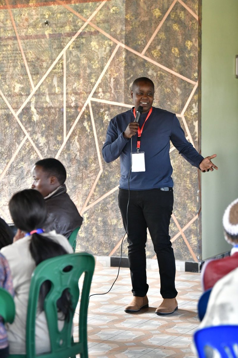 kanosug's tweet photo. Rtn. @YouniSebaggala led a discussion about "Why one should join Rotaract" to enlighten the guests that are attending the #KANOsRetreat to give them the right expectations as they plan to be part of Hope creators in the community. https://t.co/i2nJYvfRRf