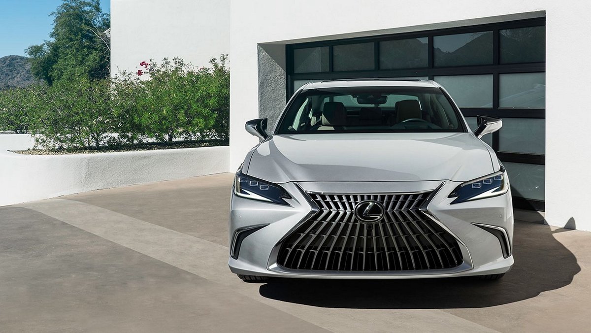 lexuseugene's tweet image. Built on a highly rigid platform, the Lexus ES features a dynamic stance and a sleek, coupe-like silhouette.
LEARN MORE &amp;gt;&amp;gt; nuvi.me/w57mrh 
#lexuses300 #es300 #kendallauto