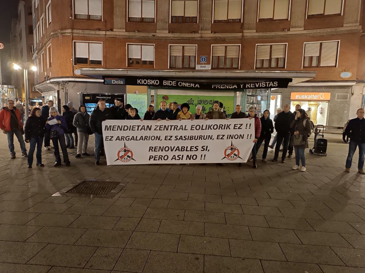 BarakaNaturala's tweet photo. Mendietan eolikorik EZ!! - Barakaldo: Concentración en Barakaldo para reivindicar otro m... https://t.co/oboWUZlz3G https://t.co/FJyqDzmEyu
