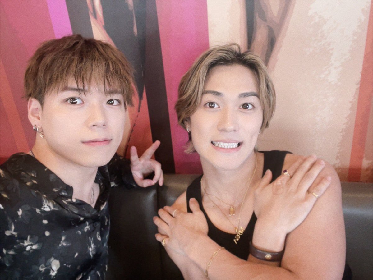 ballistik_fext's tweet photo. 今日はタイで開催される
MUUJI FESTIVAL 2024
に出演させていただきます❗️

本番へ向けてランチを食べて
準備万端で迎えたいと思います🔥

#BALLISTIKBOYZ #YOSHI https://t.co/L9gI79TeKf