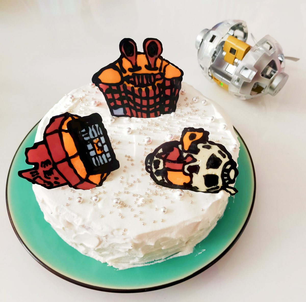 2bZD1cUoOvLJogp's tweet image. SLIMとLEV1とLEV2のケーキを作りました☺️レゴリスをイメージして、アザランを散らしてみたの🤭スポンジの真ん中には、苺が入っています🎂
月面着陸の成功、おめでとうございます😍
＃SLIM ＃LEV1  ＃LEV2 ＃SORAQ