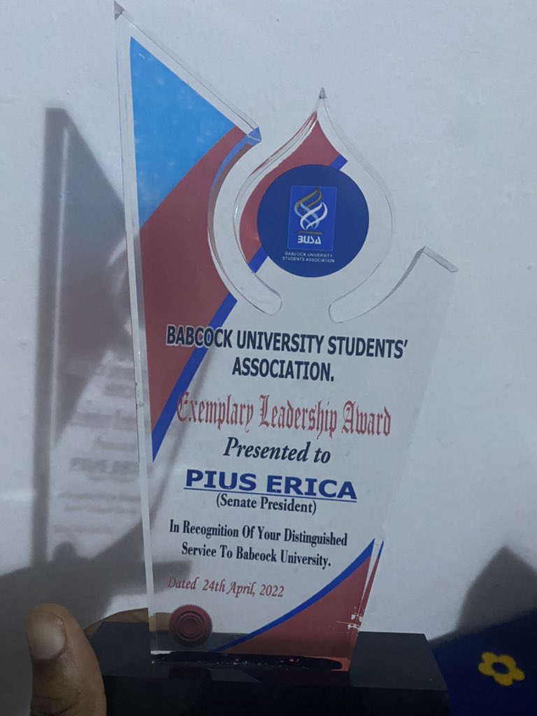 PiusErica's tweet photo. I have 4 years administrative working experience 
7 awards of Leadership 
And a medical degree 

That’s how you do Uni😮‍💨 https://t.co/wte3WpBuLA