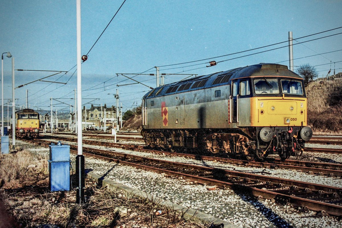 miles_chains's tweet photo. 47050 Captured at Carnforth on a cool Winters day. Loco appears to be recently out of repaint, with its new Railfreight Distribution decals. Sadly the loco was withdrawn in 1994, and recycled in 1996.
#Class47 #Duff #RailfreightDistribution #Carnforth #BritishRail #Trainspotting https://t.co/NVhFLOLwAX