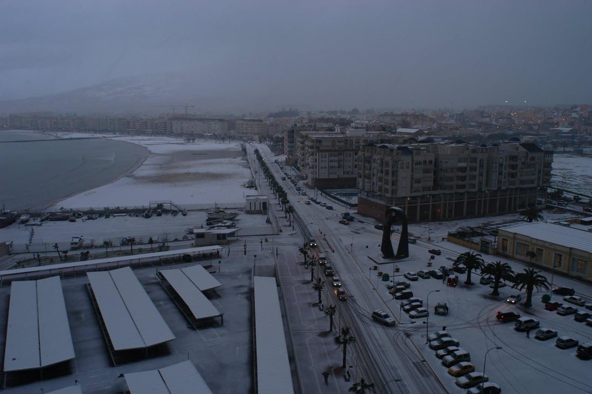 RaulLacarcel22's tweet photo. EFEMÉRIDE MELILLENSE

Hace 19 años, los melillenses nos levantábamos con todo nevado.

Quienes lo pudimos vivir, acontecidos un hito en la historia de la ciudad.

#Melilla, 27 de enero de 2005 🌨 ❄️ https://t.co/bBctgHALsp