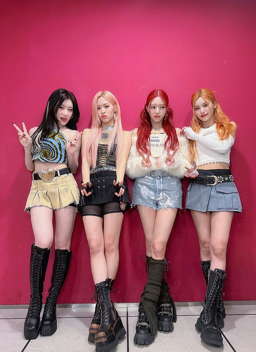 [ #음악중심 ] 
MIDZY와 함께라 매 순간 새들처럼 뛰는 heartbeat💓
Heartbeat beats like a bird in every moment with MIDZY💓

🔥 Melon kko.to/H1Pbs5MKtK
🔥 M/V youtu.be/5e3rKInegeU
🔥 ALBUM ITZY.lnk.to/BORNTOBE

#ITZY #MIDZY <a href="/ITZYofficial/">ITZY</a>
#ITZY_BORNTOBE
#ITZY_MrVampire