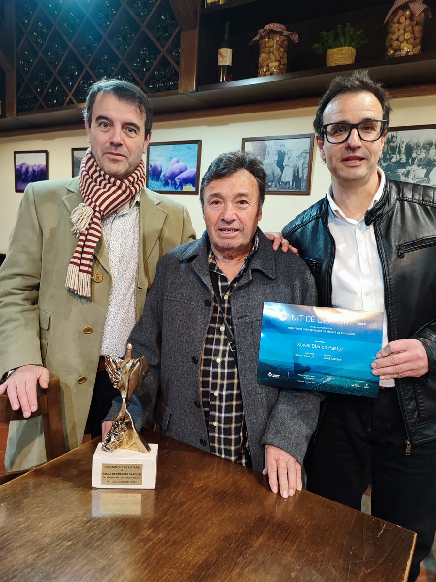 Òscar Hernández premiat a la Nit de l'Esport mataronina com a millor trajectòria esportiva com a tècnic pels seus èxits a la selecció espanyola de pescasub assolint mundials i europeus en els darrers anys alhora que  també dins de l'SPAS Mataró. Moltes felicitats!