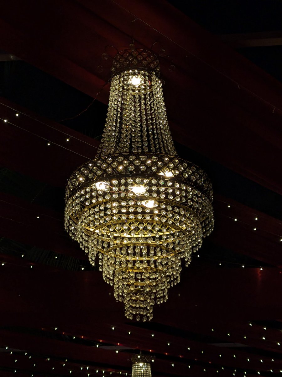 iJay_1700's tweet image. Chandelier 
#teampixel #pixelshot #chandelier #interiordesign #lighting #homedecor #design #light #lightingdesign #decor #architecture #lights #chandeliers #lamp #interiors #home #art #decoration #luxury #vintage #ledlights #crystalchandelier #wedding #weedingdecor #beautiful