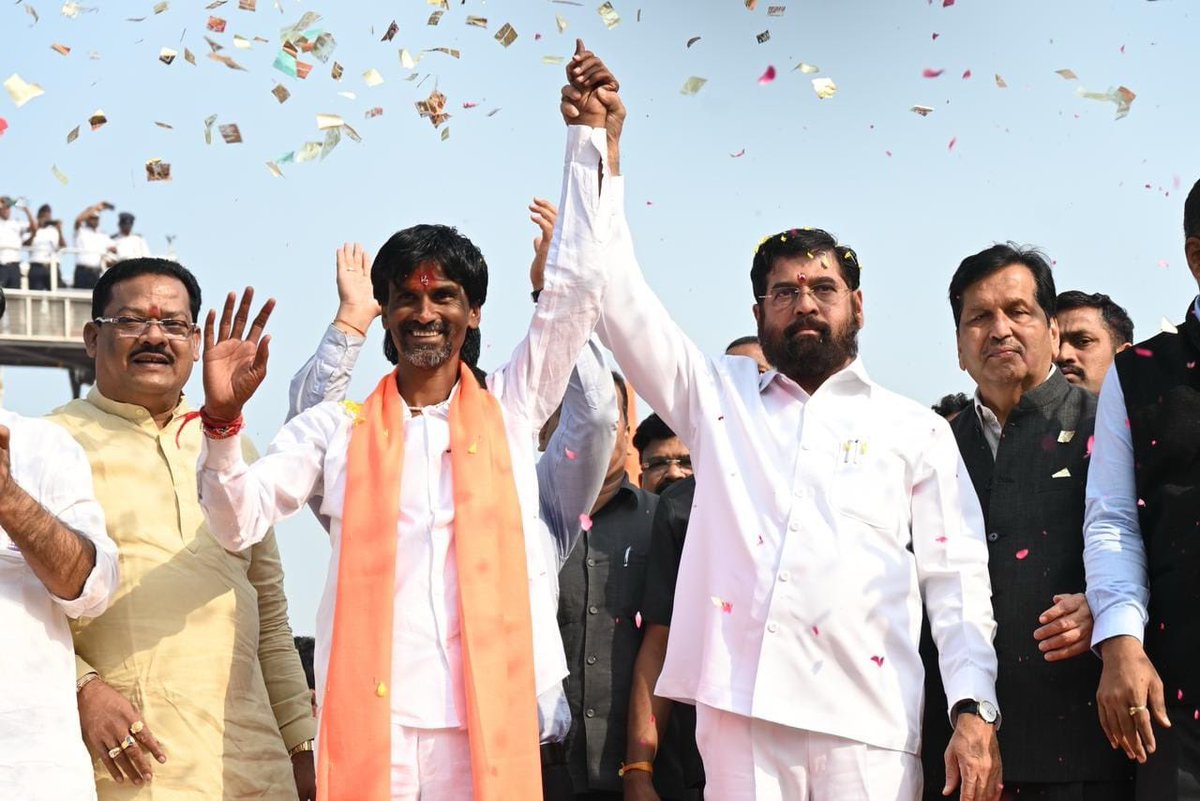 Sunil_Speaks1's tweet photo. पाटलांच्या मागण्या मुख्यमंत्री एकनाथ शिंदे सायबांनी मान्य केल्या. आता त्या कायद्याच्या चौकटीत टिकतील न टिकतील वेळच ठरवेल. पण या मागण्या मान्य केल्या याच सर्वात मोठ सुतक, वैयक्तीक फडणवीस, आणी महाविकास आघाडीला पडलय. आता जरांगे पाटील यांना व्हिलन वाटतील.
#maratha_Reservation https://t.co/V26mlOFhNr