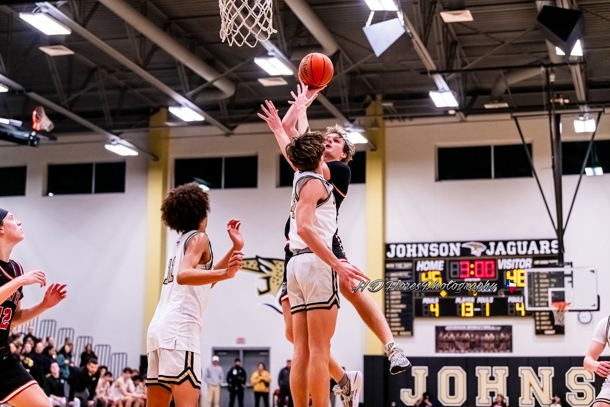 A huge win for the Bulldawgs at Johnson HS. Final in Buda 55-53 DAWGS!!! @BowieBasketbal1 @AISDBowie @DCTBasketball @var_austin @JHSJags_Hoops @alamocityhoops #TXHShoops