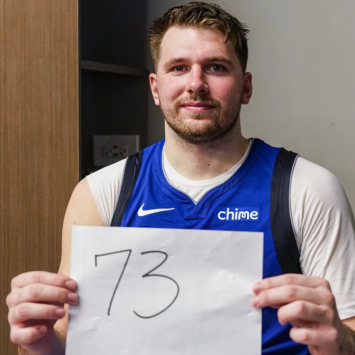 Inspirado por Joel Embiid e Luka Dončić, o futebolista Cristiano Ronaldo está obcecado em juntar-se ao clube dos 70, fontes confirmam à Gazeta de Freixo de Espada à Cinta. "Se é para entrar nos livros de recordes, sou gajo para fazer a Lili Caneças, que tem 79", afiança CR7.