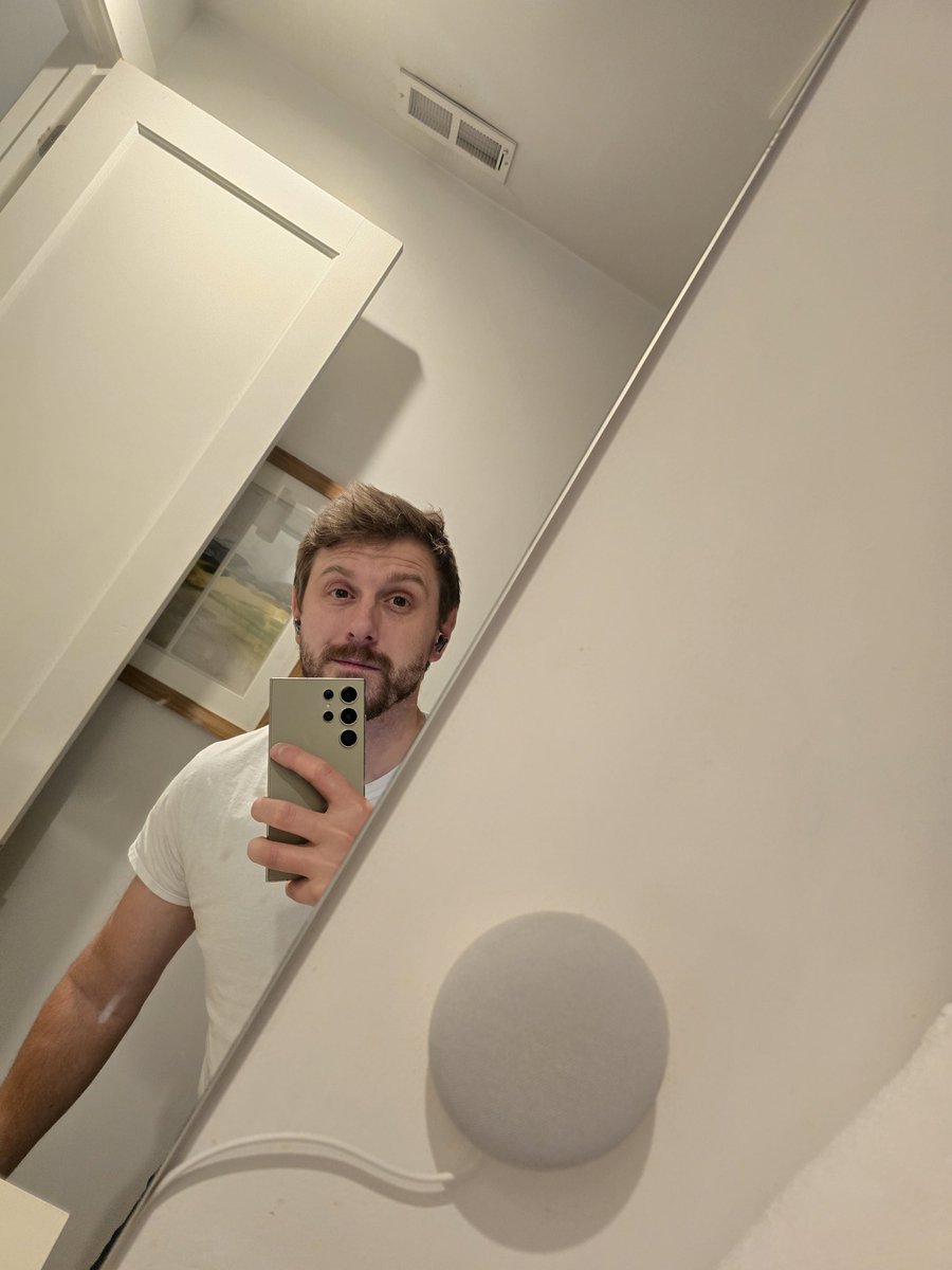 qbking77's tweet image. Name that phone