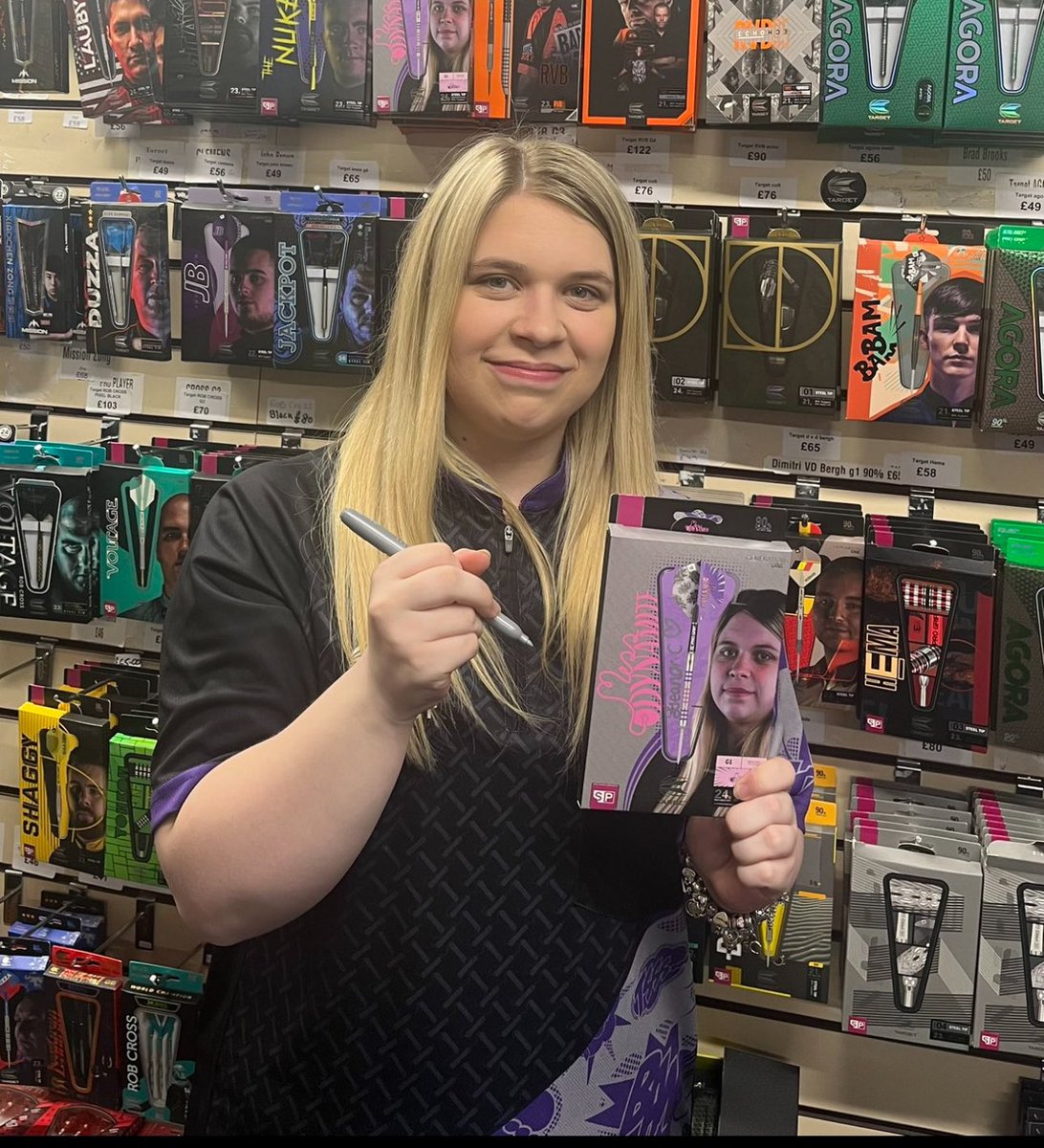 JackBowman180's tweet image. 🟣 Eleanor Cairns Raffle 🟣

Courtesy of @Dartsshopsth we bring you a Saturday raffle supporting the upcoming @TargetDarts Women’s Series star @eleanor15042 🟣 

- Signed @eleanor15042 @TargetDarts 24g 

🟣 Some fantastic darts to add to your collection, with profits going
