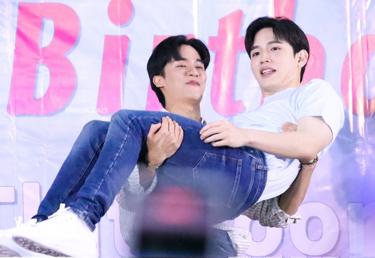 RKook_0623's tweet photo. เมื่อเตตะอุ้มนิววี่💙🩷

@Tawan_V @new_thitipoom
#Happy31stNewwieeBDCharity https://t.co/chinqazA3z