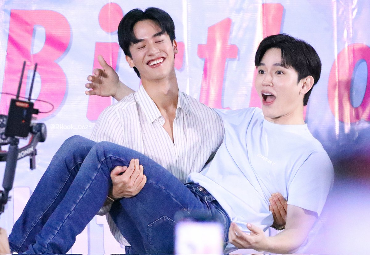 RKook_0623's tweet photo. เมื่อเตตะอุ้มนิววี่💙🩷

@Tawan_V @new_thitipoom
#Happy31stNewwieeBDCharity https://t.co/chinqazA3z