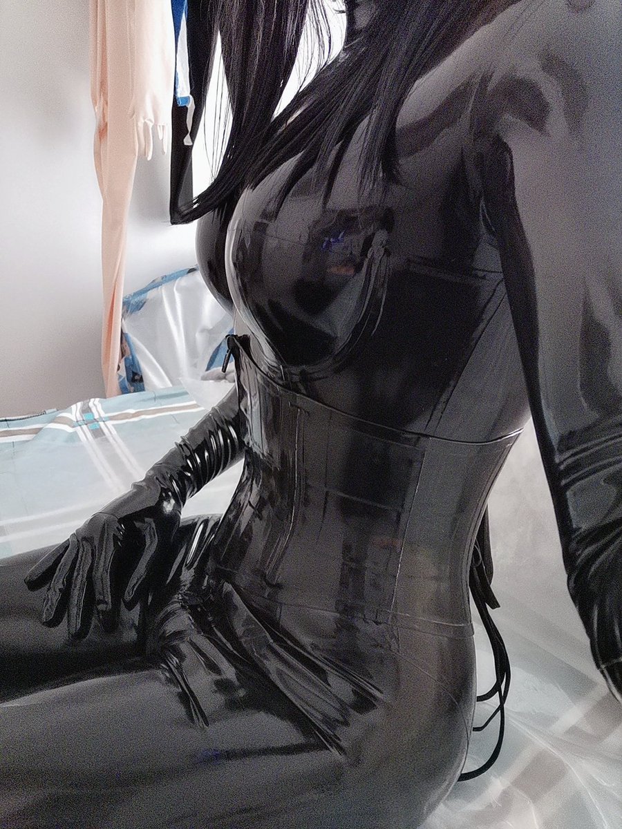 这天气，开暖气穿胶