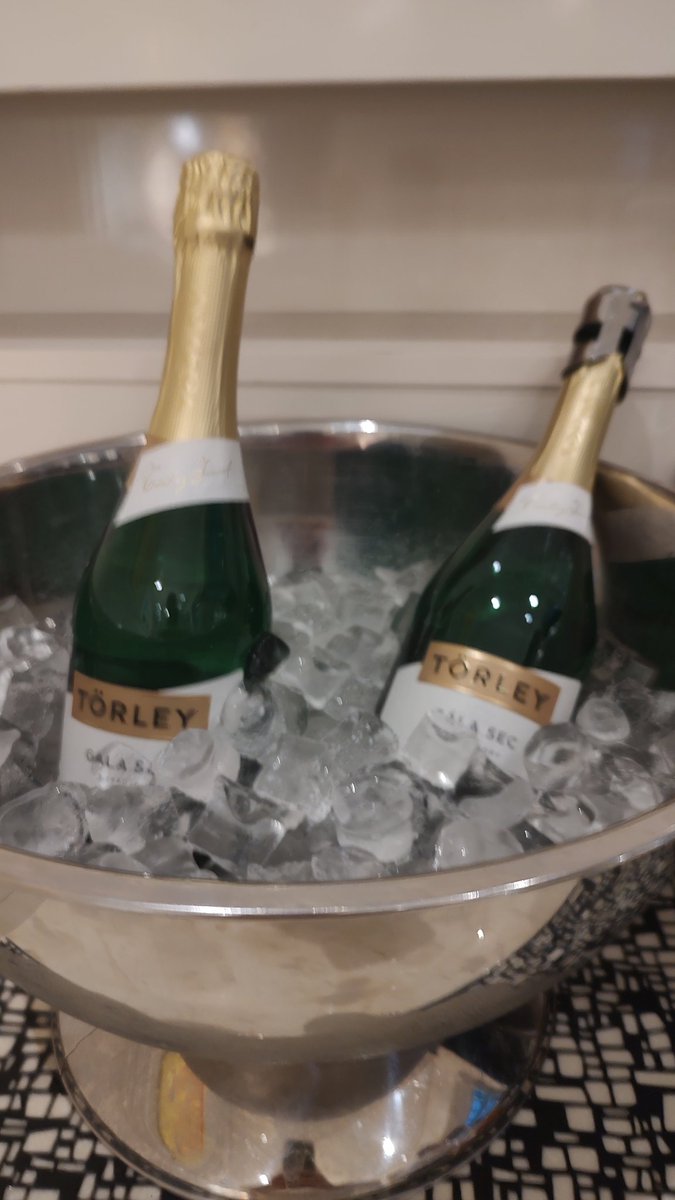 FlyCruiseStay's tweet image. Built in 1895, our hotel choice is the iconic &amp;amp; very ornate Hotel Nemzeti Budapest Mgallery by Sofitel (part of M Gallery).
We do love a hotel which offers guests a mimosa / Bucks fizz breakfast - so much so we return next week!
hotels.flycruisestay.com/hotel/hotel-ne…
#WeAreTravel #WhereToStay