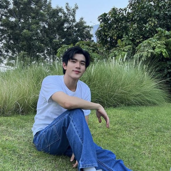 nox2perrr's tweet photo. สวยใสแบบเฟรชชี่ ปี 1          สวยสับแบบพี่ ปี 4 https://t.co/aJUPcQp6Kw