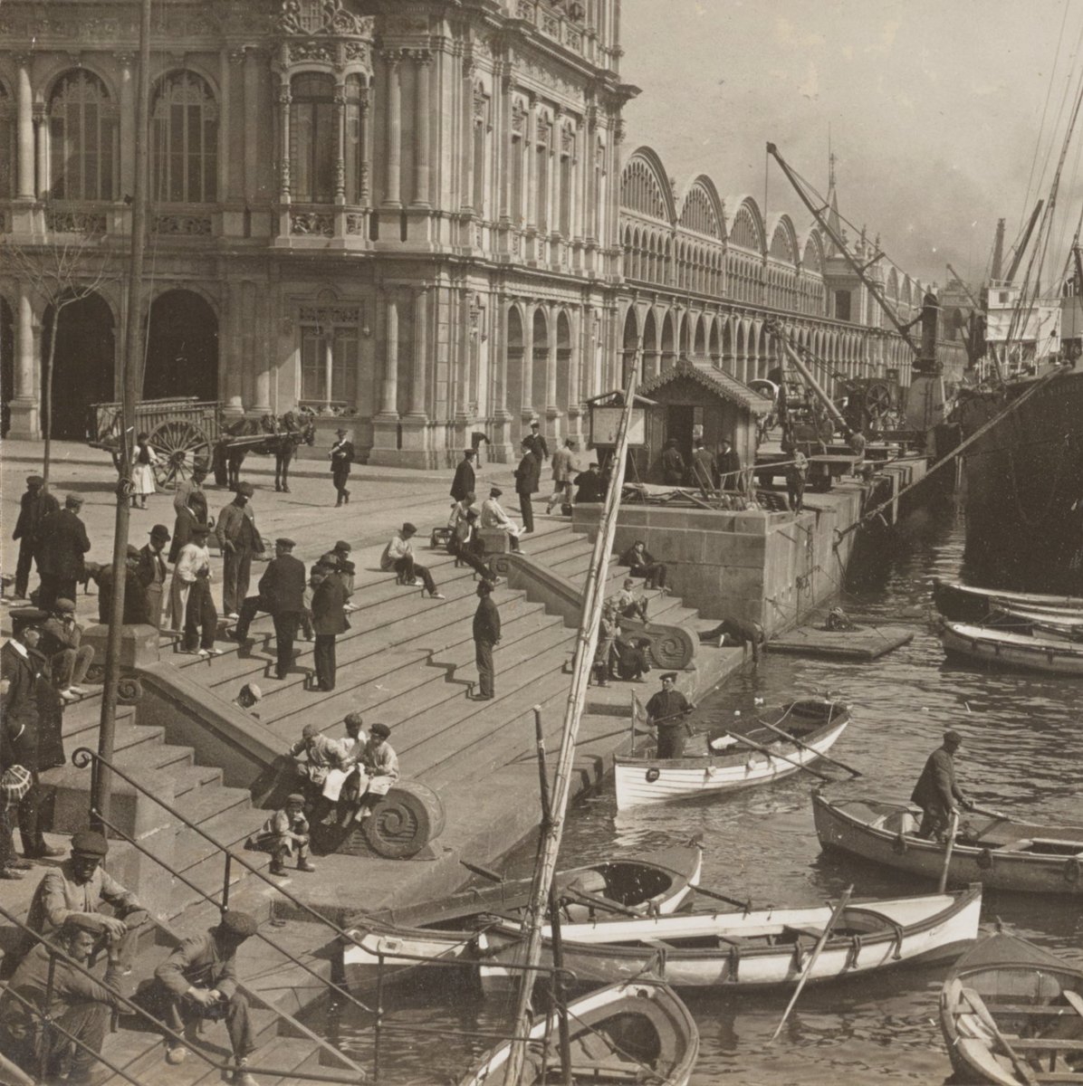 A la Llibreria del Congrés dels Estats Units hi pots trobar unes fotografies espectaculars de la Barcelona de principis del segle XX. 

1. Port de Barcelona 1908. 
📷 H. C. White Co.
