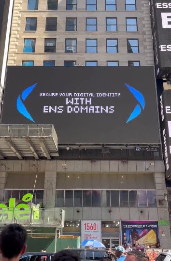 KingKongthatsit's tweet photo. 🔥#ENS 🤝#web3 🔥NO ENS NO WEB3🔥
👆secure your #ensidentity on @ensvision now!
#doteth #ensnames #ensdomains #EthereumNameService #crypto https://t.co/ax87A3ZJRN