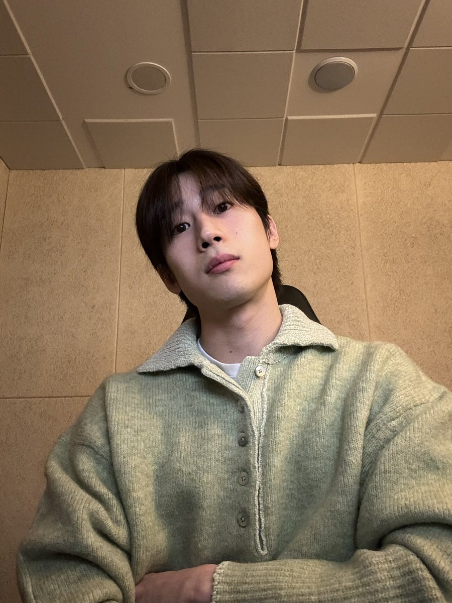 wooya_twt's tweet photo. 모해? https://t.co/Q5bHlKr8aA