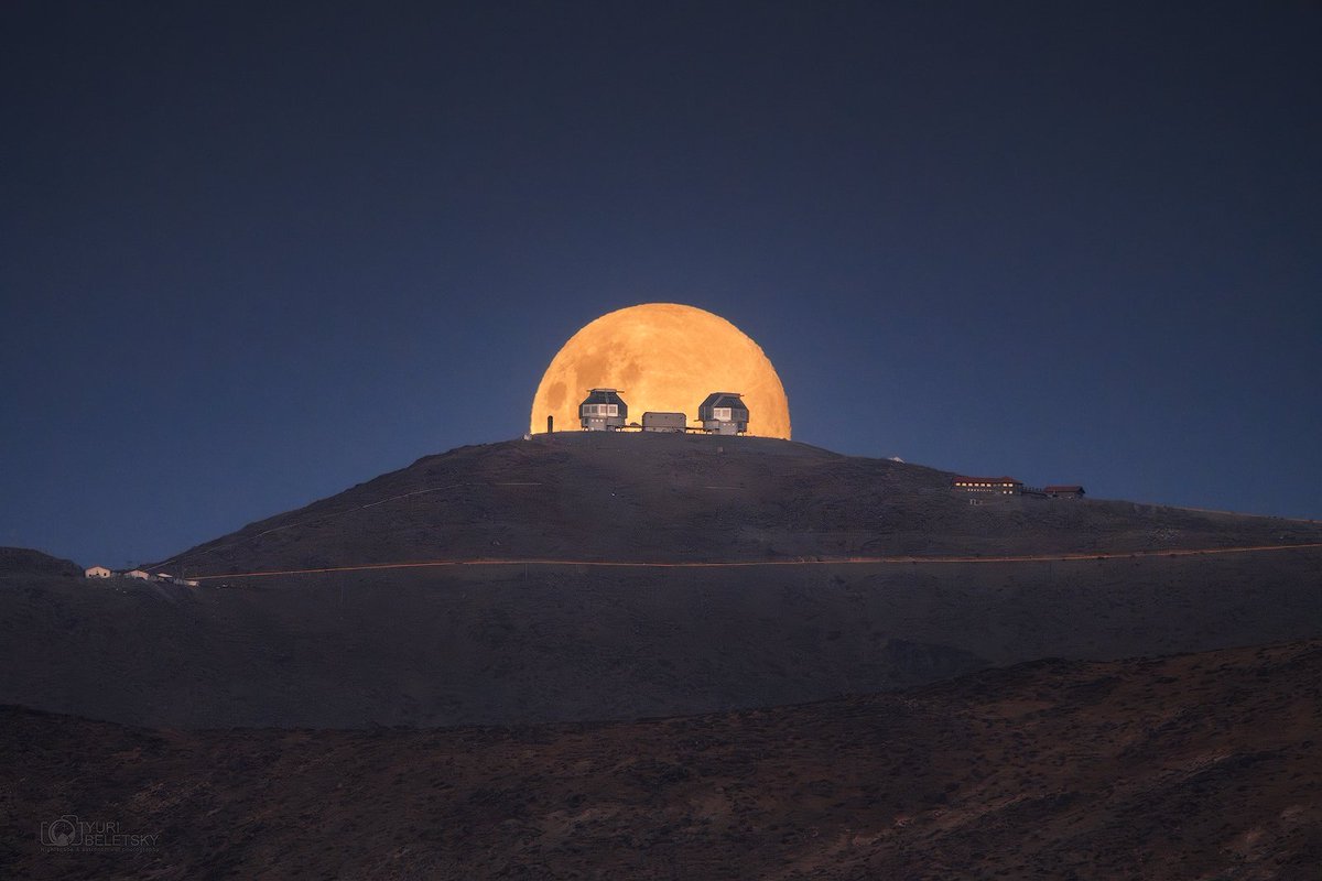 📷: Full Observatory Moon © @YBeletsky, twanight.org/beletsky Astronomy Picture of the Day in NASA on January 27, 2024 Explanation: A popular name for January's full moon in the northern hemisphere is the Full Wolf Moon Read more m.facebook.com/story.php?stor… . #twanight #APOD #NASA
