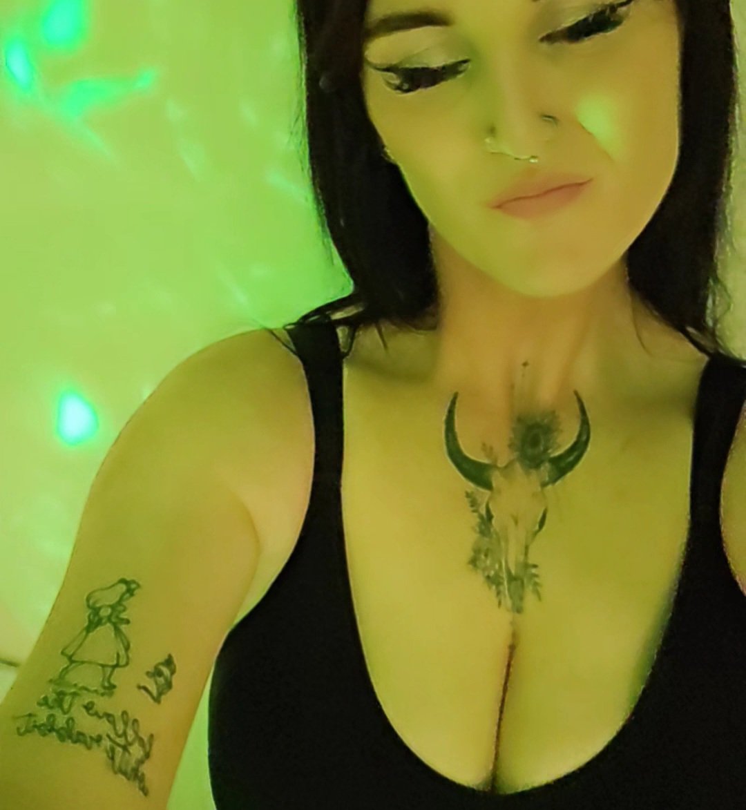 St_Teagz's tweet photo. New year new me !! 
https://t.co/3AuU68f5uJ
#TraitorsUK #girlsjustwanttohavefun #patrolchick #milf #onlyfansgirl #comewithmeonajourney https://t.co/dG1TlL8QHe