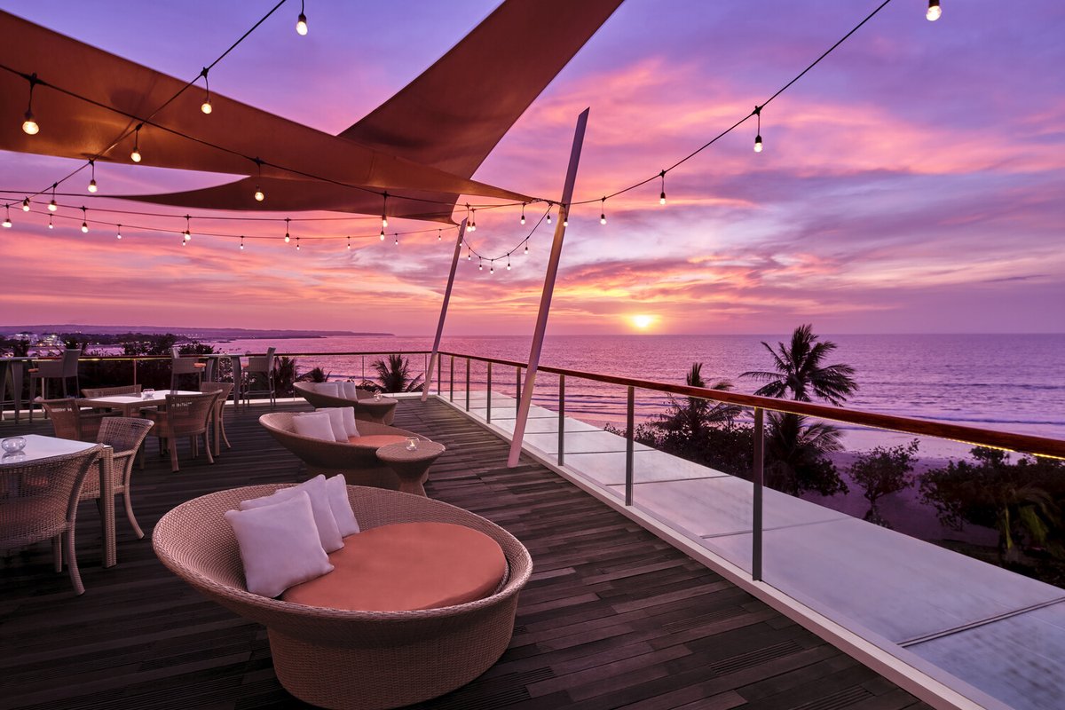 DestinAsian_Mag's tweet image. The three distinct epicurean experiences offered at Sheraton Bali Kuta Resort include top-floor Bene Italian Kitchen; The Lounge for afternoon tea and cocktails; and Daily Social, a convivial all-day dining restaurant. bit.ly/4aWTGBV @SheratonKuta #Partnerpost