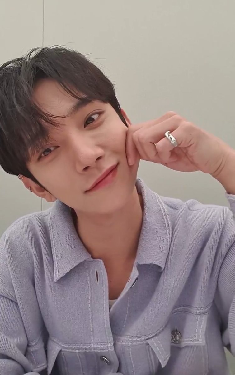 shua_enthusiast's tweet photo. JOSHUA’S THE CUTEST LITTLE BEAN EVER ILYSM 🥺😭 https://t.co/yN0g4gGkzN