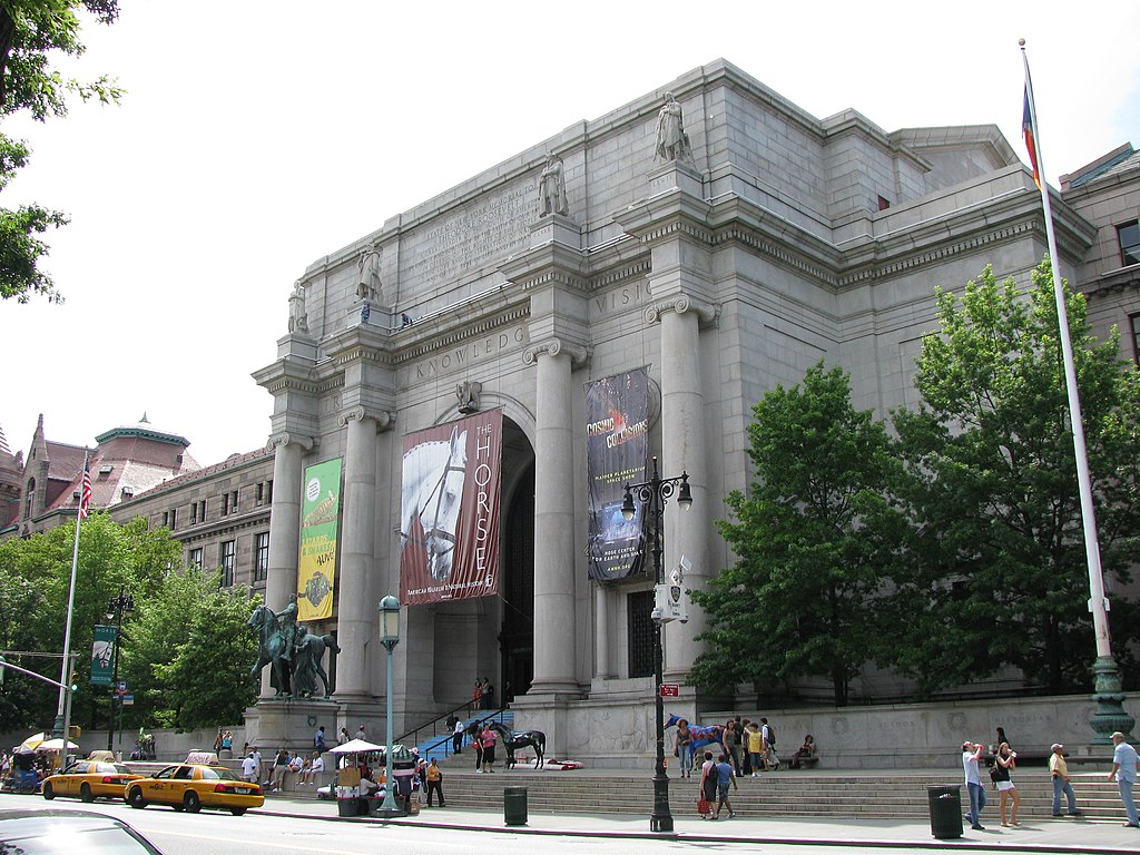 outremers360's tweet image. Le musée d'histoire naturelle de #NewYork ferme ses expositions d'objets #amérindiens 

➡️tinyurl.com/r9kjcrfv

➡️Le musée américain d'histoire naturelle de New York a annoncé vendredi fermer au public deux salles dans lesquelles sont exposés des objets amérindiens,