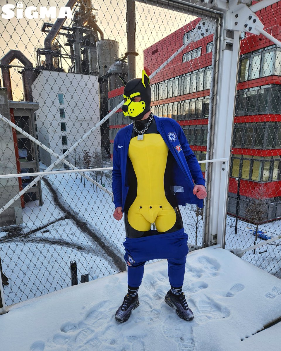 I get excited when I have to go for a walk around wearing rubber under my tracksuit 🥵
Spending the afternoon shopping, dining out and walking around is even more enjoyable with latex. This is what happened last weekend with <a href="/SamRber/">SaM Rber 😈🔥💦 (52K) 🔜 Xtreme! Cologne</a> and  <a href="/ATEKA_lthr/">ATEKA</a> in Luxembourg.