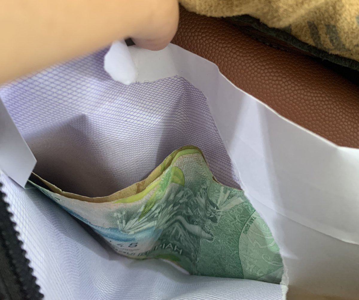 nassykucink's tweet image. pokoknya kl sampe sbnrnya anggaran uang transport KPPS pelantikan dan bimtek di makan org dlm. gue ga akan ikhlas seumur hidup. dpt 25k orng lain udh 200an. jauh bgt. kl di complain bisaan bgt ngebalikinnya. bkn masalah nominal. tp plis lah. STOP MAKAN HAK ORANG LAIN.