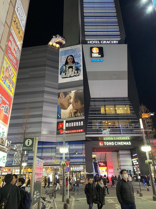 土曜日の歌舞伎町、、、人多すぎじゃね？？ https://t.co/ewKtS2fzC2