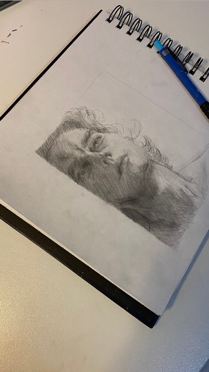 I drew Enzo Vogrincic again bc I’m in love of the contrast in his pictures, as an artist who is in a big rest bc of my eyes this pictures that I can draw in less amount of time are heaven