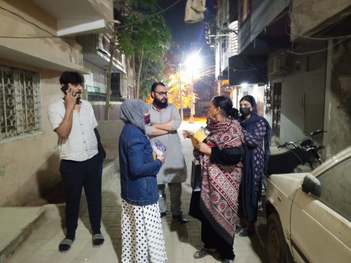 AdeelAhmedSays's tweet photo. حلقہ #NA232 #PS91 یوسی 8 وحید ملک کی سربراہی میں ہماری ٹیم گھر گھر انتخابی مہم میں مصروف
قومی حلقے پر "مائیک" 🎤 صوبائی حلقے پر "کی چین" 🏷 کی تشہیر عوام میں کی جارہی ہے
حلقے کے لوگ یہ دو نشانات یاد رکھیں
#NA232 #VoteForMic
#PS91 #VoteForKeyChain https://t.co/RZGKnxECp0