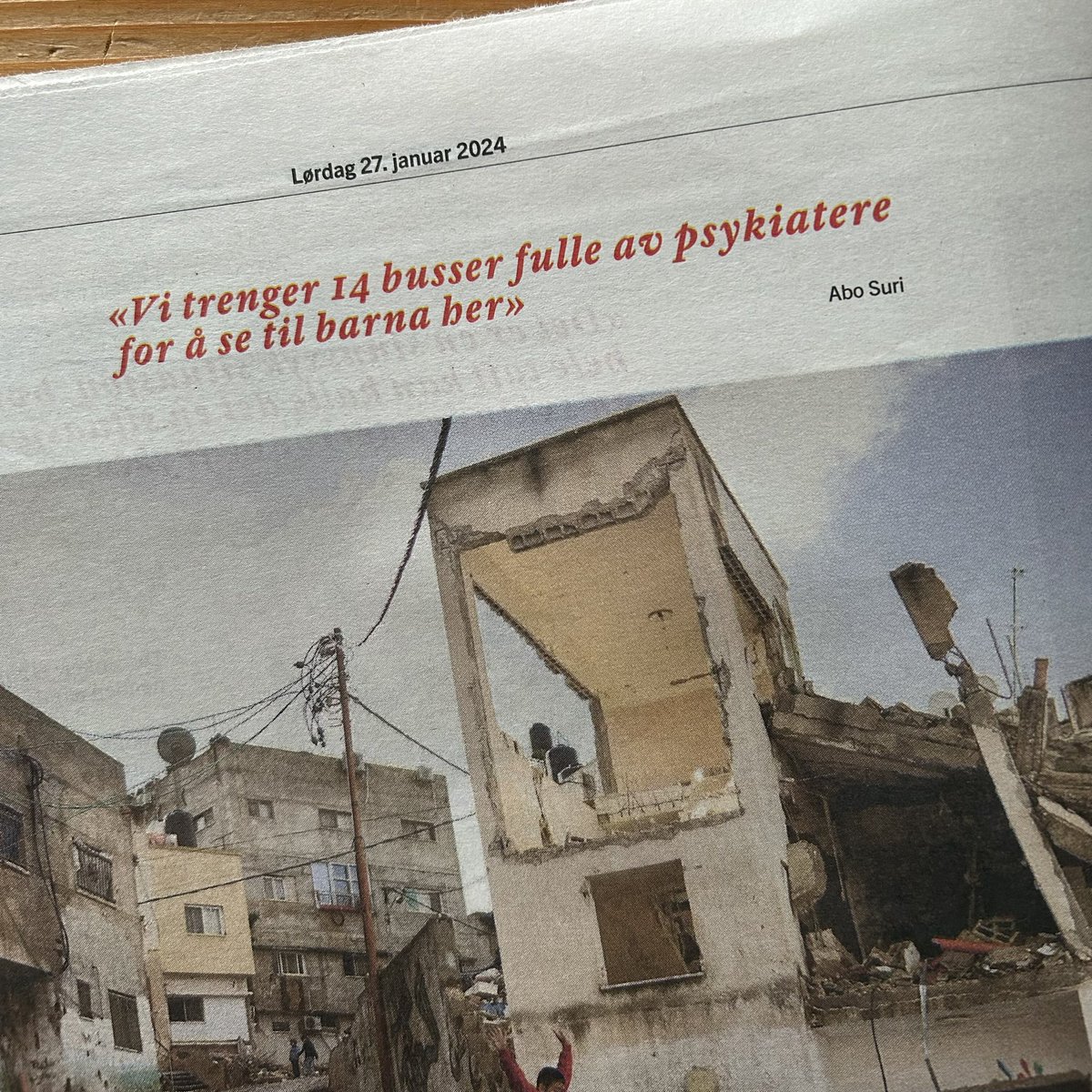 Inatt när jag inte kunde sova ordentligt, som vanligt de senaste månaderna, låg jag och tänkte på barnen som överlever i Gaza, vad det blir för samhälle de ska bära upp; skrev i huvudet rader i en text som aldrig kommer att bli av. Vaknade till Klassekampen – om Västbanken.