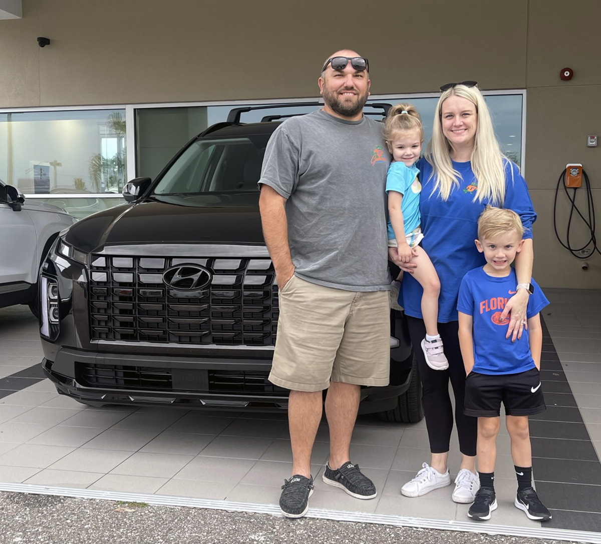 What makes a #GreatFamilySUV? When the Edinger's were searching for their #PerfectChoice, it was the #2024Palisade from #LakelandHyundai that had everything they really wanted & salesperson #ShaunDotting made buying #Easy! #Congratulations & #ThankYou, we're here for you! #NewSUV