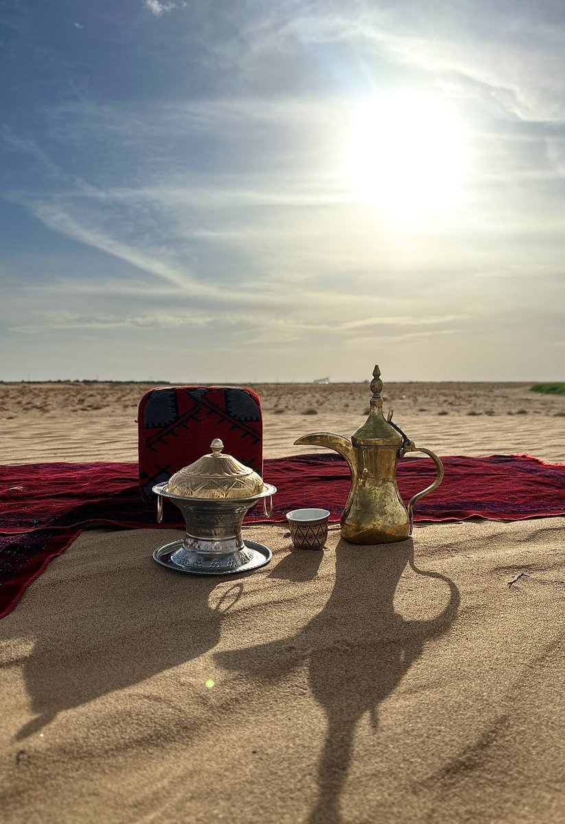 يا وقت الفرح حتى لو أنّك وسيع بطان
أباخذ معك فنجال واحد عن الشكّة . 

_عايض العاطفي