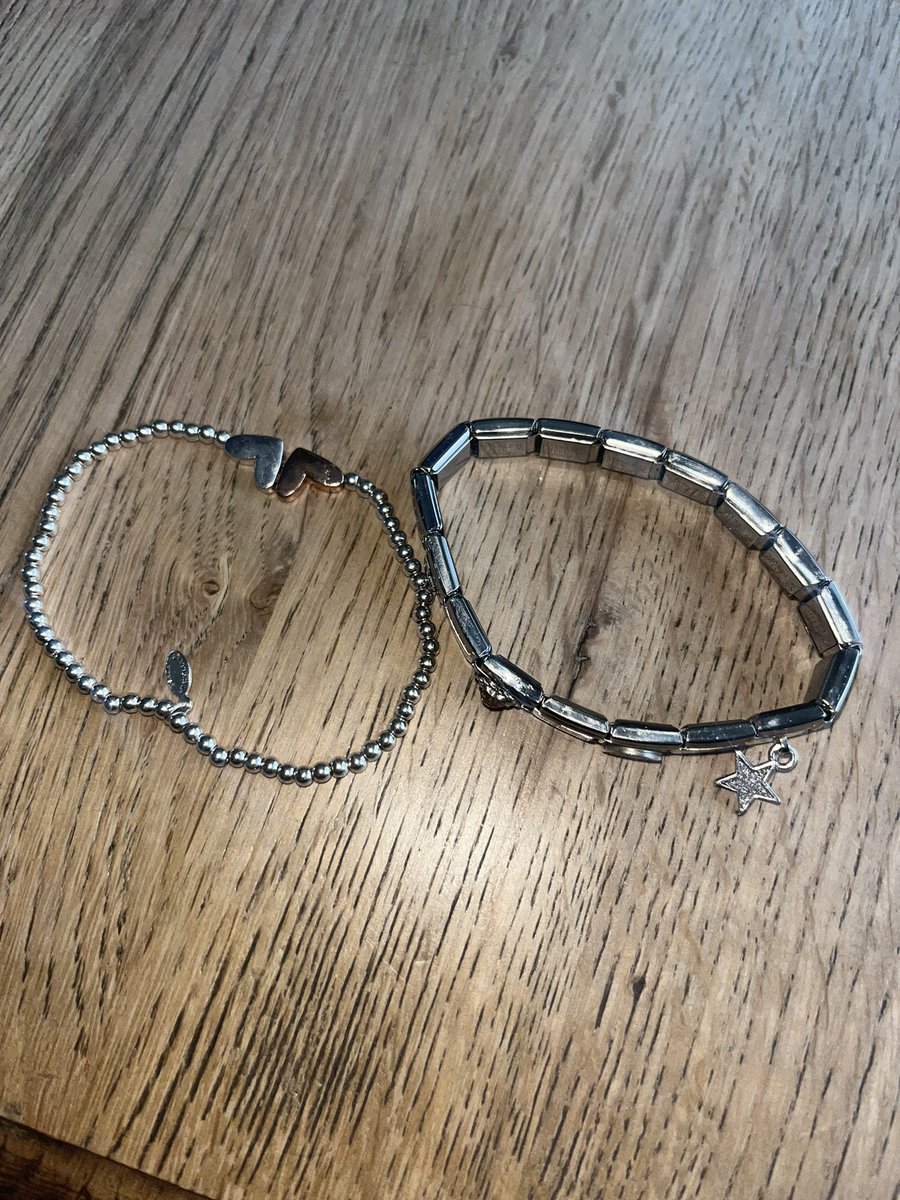 _gemmamercer's tweet photo. found these two bracelets near the broadcroft in Kirkintilloch last night, one nomination and one joma
probably very sentimental so would like to find the owner!!
nomination bracelet has an L, rainbow, star and heart gem on it

please share https://t.co/LEXCnUiDGP