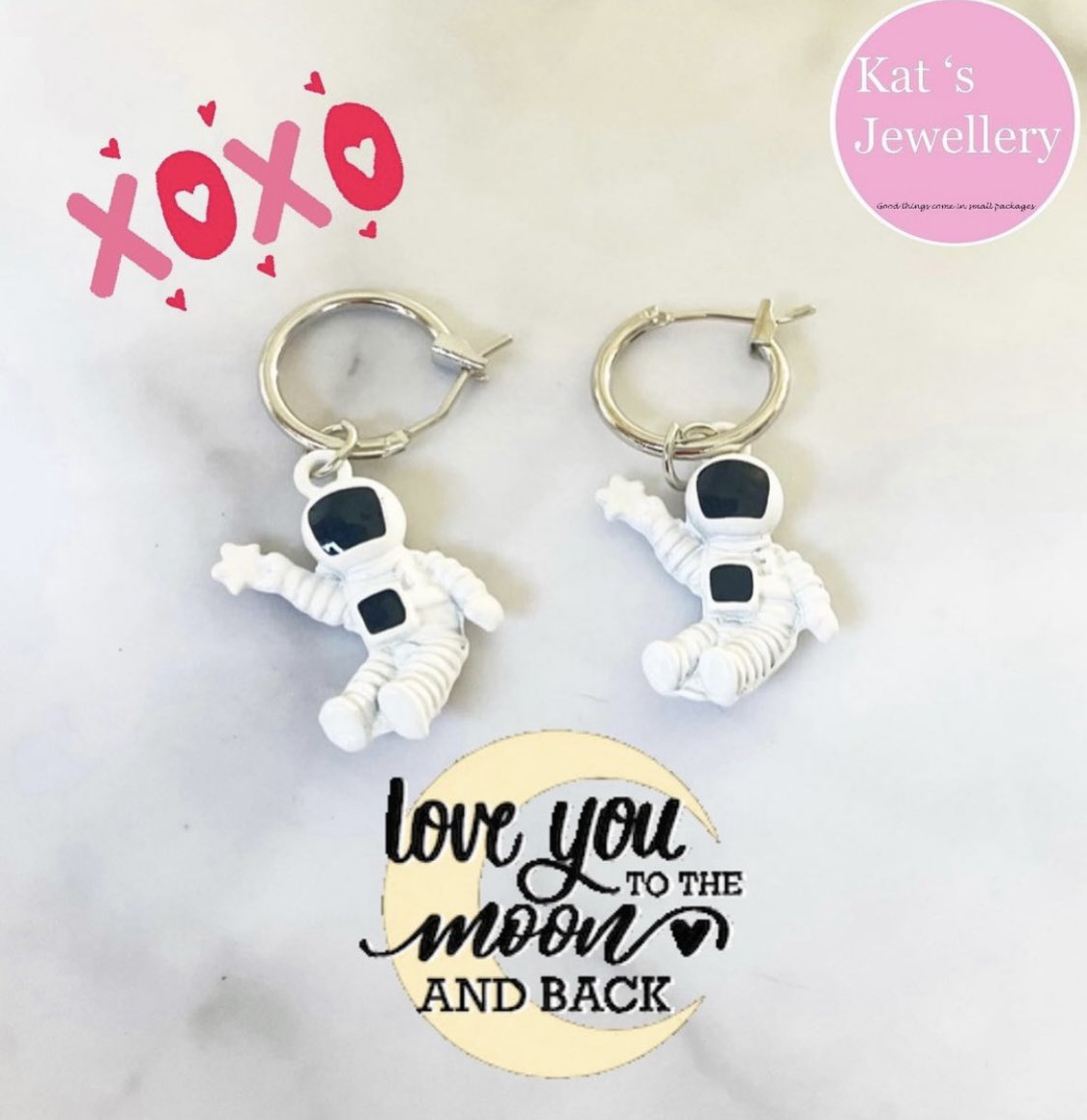 Love you to the moon and back 🌙 katsjewellery1.etsy.com/uk/listing/109… #valentines #valentinesday #valentinesgifts #valentinesdaygiftideas #shop #sale #sweets #candy #loveyoutothemoonandback #noveltygifts #uniquegifts #foodgifts #loveyoutothemoonandbackgifts #astronaut #astronautearrings.