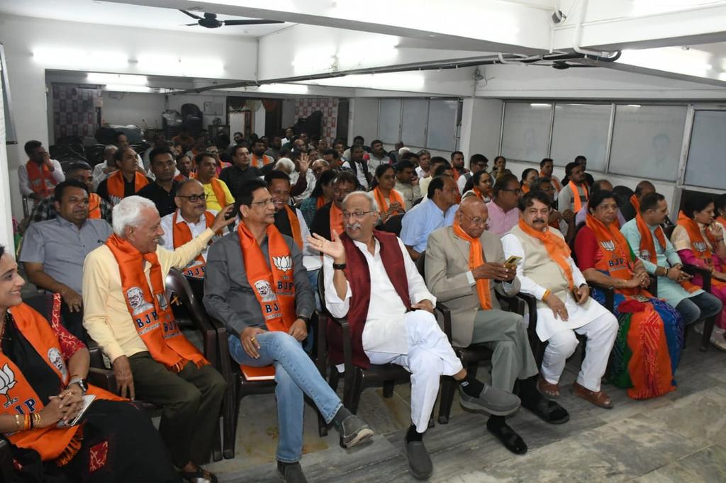GopalShah24's tweet photo. 👉'ગાંવ ચલો અભિયાન'
(સંપર્ક અભિયાન) વડોદરા શહેરનો અભ્યાસવર્ગ  મા.સાંસદશ્રી, ધારાસભ્યશ્રીઓ, મેયરશ્રી, પૂર્વ ધારાસભ્યશ્રીઓ, પૂર્વ મેયરશ્રી, અભિયાનના સંયોજકશ્રીઓ, જિલ્લાના તથા વૉર્ડના પદાધિકારીઓની ઉપસ્થિતિમાં યોજાયો...
@CRPaatil 
@ratnakar273 https://t.co/t8sTalLzKE