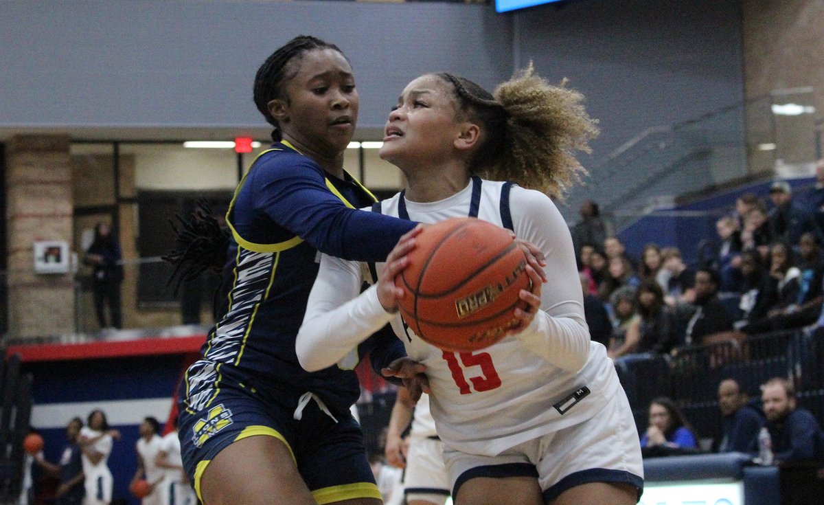 STORIES: @AllenEagleBball overcame a halftime deficit to overtake @MHSLionsHoops and stay unbeaten in 5-6A, while @ALLEN_GBBALL turned in a big 2nd half to top @MHSwomensbball and stay in the district title hunt. Boys: starlocalmedia.com/allenamerican/… Girls: starlocalmedia.com/allenamerican/…