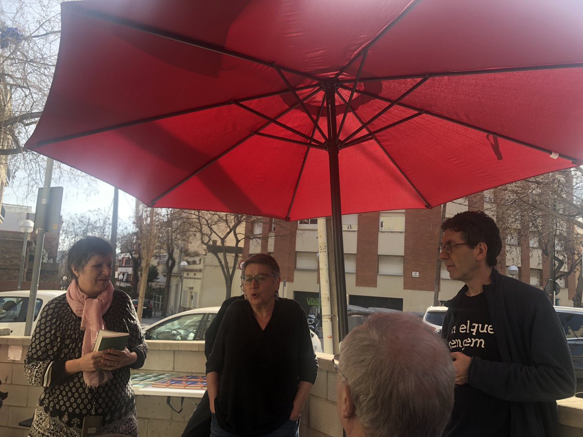 Esplèndid vermut literari a <a href="/SopadeLletres1/">Sopa de Lletres</a> amb <a href="/CarlotaGurt/">La Gurt</a> i Roser Vernet, de la mà d’Oriol Izquierdo (<a href="/oriolil/">Oriol Izquierdo 🎗️</a>), <a href="/DolorsBorau/">DolorsBorau</a> i Lluís Borau.