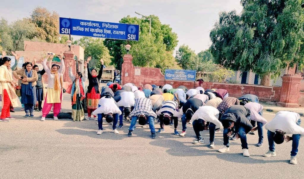 NFUofficial1's tweet photo. हिंदी व्याख्याताओं को नियुक्ति देकर बेरोजगारों को राहत दो, सरकार।
#प्राध्यापक_हिंदी_को_ज्वाइनिंग_दो https://t.co/r06i8g2uog