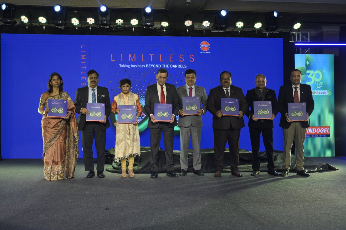 iocl_pbd's tweet photo. On the occasion of 30th P&BD Day,  IndianOil’s Chairman and Board of Directors unveiled  'LIMITLESS: Taking Business Beyond the Barrels,’ a coffee table book showcasing three decades of transformative growth, charting a course towards a future defined by #sustainability and #excellence. 
#LimitlessBook #IndianOil #30YearsOfP&BD
