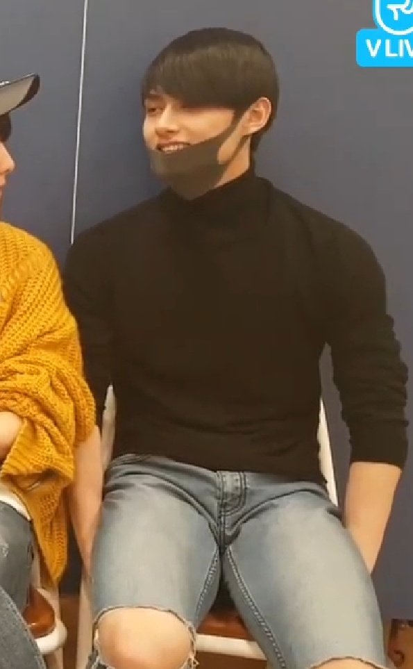 준벅지 나 너 절대 안 잊어
씨발 성공해서 돌아올께
하늘에서 보고있지
R.I.P 준벅지